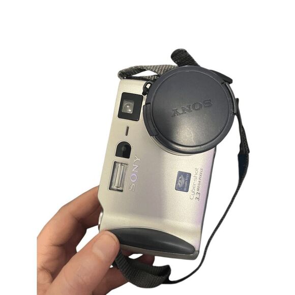 Sony DCS - S70 Good Condition comes with Charging Cord, carrying case, and SD ca - Picture 1 of 7